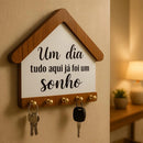 Porta-Chaves Casinha “Tudo Já Foi Um Sonho” – Organize com Significado